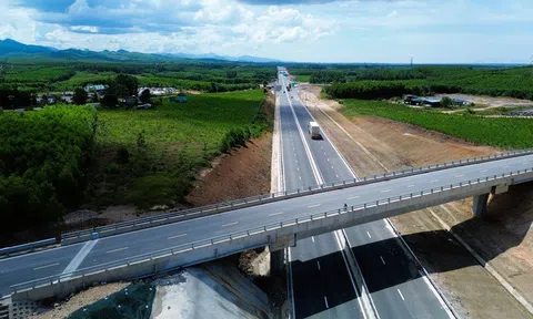 Chỉ còn 1 ngày nữa sẽ thông tuyến cao tốc từ Hà Nội đến Đà Nẵng
