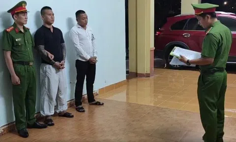 Tạm giữ hình sự 2 đối tượng dí súng vào đầu chủ quán bida dọa bắn