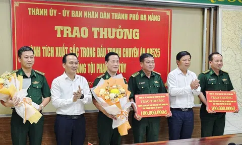 Khen thưởng đột xuất lực lượng triệt phá chuyên án gần 300 kg ma túy