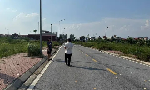 Người đàn ông nổ súng uy hiếp rồi chém trọng thương "con nợ"