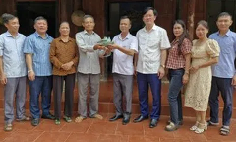 Phát hiện 'báu vật' trên 2500 năm tuổi trong vườn nhà