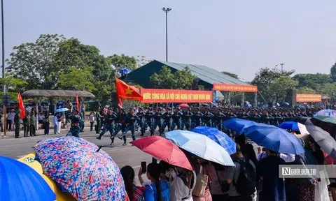 Hà Nội miễn phí nước uống và bánh cho nhân dân xem diễu binh 2/9