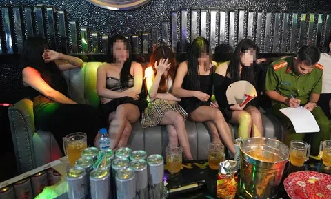 Bắt quả tang quán Karaoke nuôi 38 nữ nhân viên ăn mặc "mát mẻ" phục vụ khách