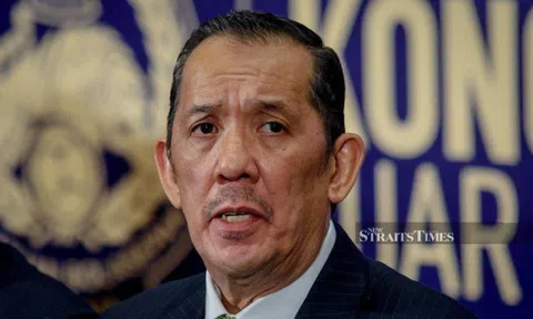 LĐBĐ Malaysia khủng hoảng, Chủ tịch FAM, Joehari Ayub xin từ chức