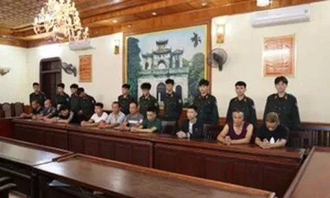 Triệt phá sới bạc hoạt động trong trang trại ở Hưng Yên