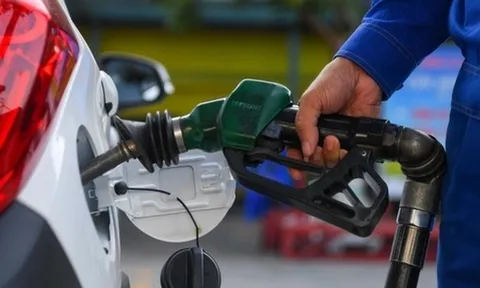 Giá xăng trong nước tiếp tục tăng