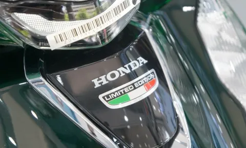 Một mẫu xe tay ga Honda được ưu đãi khủng dịp Quốc khánh: Người mua được tặng kèm xe máy điện