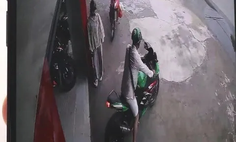 Cùng đi mua xe, gã trai biến mất sau khi bỏ bạn gái "làm tin"