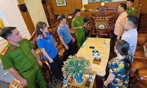 Công an thông tin khám nơi làm việc của ‘ông bầu’ bóng đá xứ Thanh