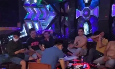 Bắt quả tang nhóm nam nữ ở Đà Nẵng tổ chức 'tiệc ma túy' trong quán karaoke