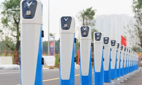 Ông Phạm Nhật Vượng vừa đưa vào vận hành trạm sạc xe điện lớn nhất Việt Nam: Tổng cộng gần 1.200 cổng sạc, toạ lạc ở công trình top 10 thế giới