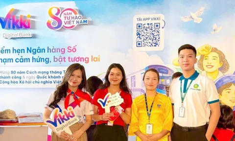 Ngân hàng số Vikki tặng 1.100 điện thoại thông minh 5G cho người nghèo, lan tỏa niềm vui Quốc khánh