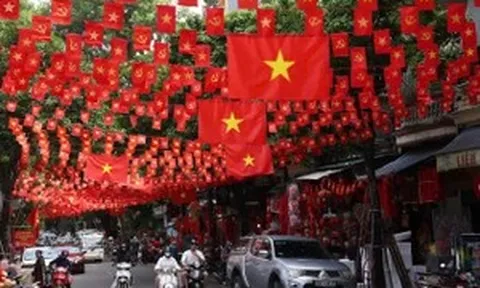 Hà Nội rợp trời sắc đỏ mừng Quốc khánh