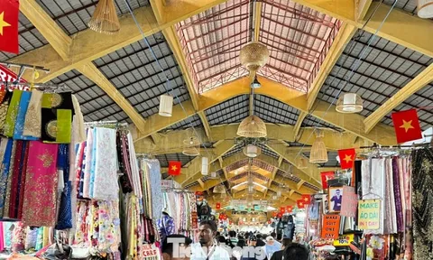 Cảnh trái ngược ở 'thiên đường mua sắm' Sài thành: Chỗ chen chân, nơi vắng lặng