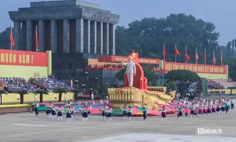 Mãn nhãn toàn cảnh lễ diễu binh, diễu hành trên không, trên bộ, trên biển