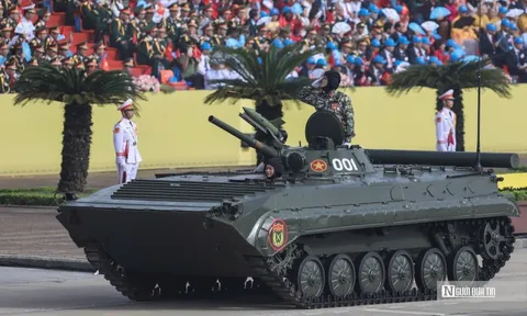 Khí tài hiện đại tại Lễ diễu binh, diễu hành A80