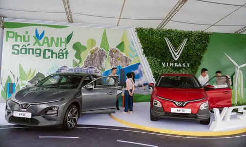 Chủ xe lời gấp đôi khi mua VF 5 lại trúng thêm VF 6