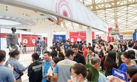 Gần 4 triệu lượt khách tham quan Triển lãm thành tựu Đất nước