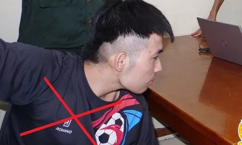Bắt đối tượng đâm bạn trọng thương rồi dùng dao cố thủ