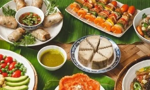 Giá mâm cỗ cúng Rằm tháng 7 đắt đỏ, bà nội trợ thắt chặt chi tiêu
