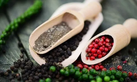 Giá hồ tiêu hôm nay bất ngờ điều chỉnh giảm