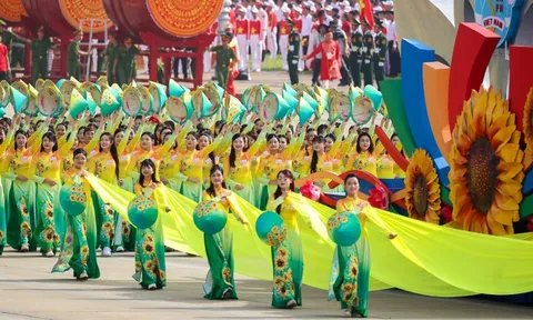 Chùm ảnh: Rạng rỡ khối quần chúng tham gia diễu hành tại A80