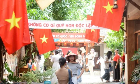 Du khách nô nức đến miền Trung trong kỳ nghỉ lễ Quốc khánh 2/9