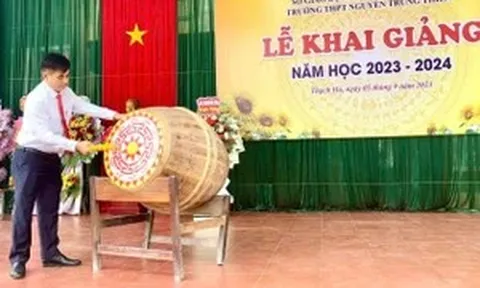 Thiêng liêng tiếng trống khai trường!
