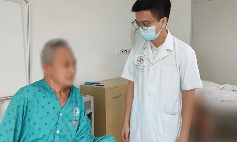 Người đàn ông suýt chết khi tự nặn mụn ở chân