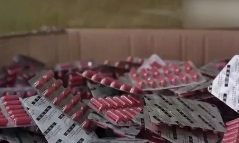 Đột kích một hiệu thuốc, công an triệt phá đường dây sản xuất thuốc tiểu đường, hạ huyết áp giả từ tinh bột, tịch thu sản phẩm trị giá 185 tỷ đồng