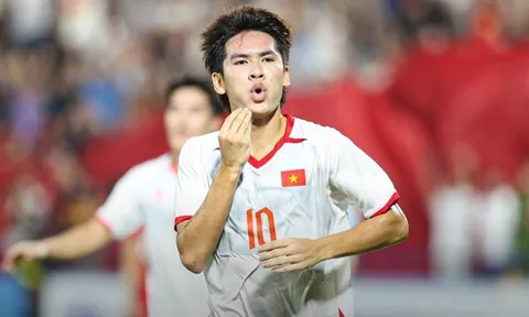 Thắng nhọc Singapore, U23 Việt Nam vững ngôi đầu bảng