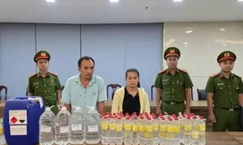 Cặp vợ chồng dùng acid chế giấm giả, bán ra thị trường hơn 1.000 lít mỗi ngày