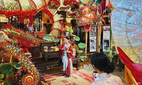 Triển lãm lồng đèn trung thu xưa trong ngôi đình trăm tuổi ở TP HCM