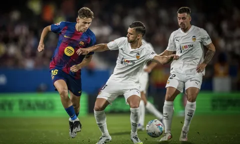 Barcelona "hủy diệt" Valencia 6 bàn, áp sát ngôi đầu La Liga