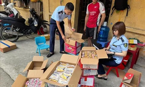 Hà Nội thu giữ nhiều bánh trung thu, đồ chơi nhập lậu