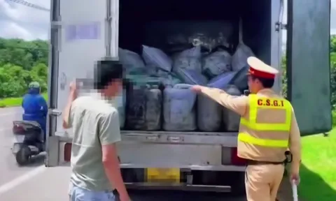 Phát hiện xe tải chở gần 7 tấn mỡ động vật không rõ nguồn gốc ở Đồng Nai