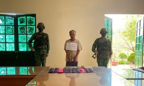 Bắt đối tượng người nước ngoài vận chuyển 6.000 viên ma tuý