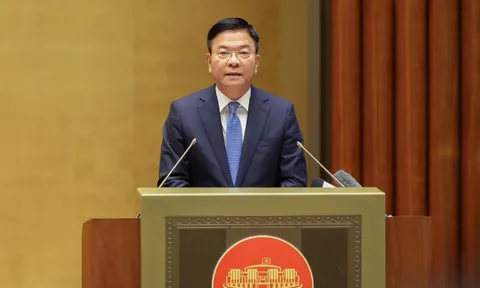 Phó Thủ tướng Lê Thành Long nêu rõ các khoản kinh phí cho chính sách khám sức khỏe định kỳ, miễn viện phí, phụ cấp y tế
