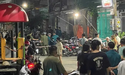 Hai vợ chồng tử vong trước cửa phòng trọ với nhiều vết thương