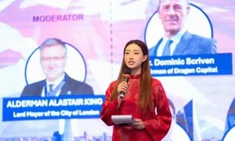 Hoa hậu Lương Thùy Linh khẳng định bản lĩnh trong vai trò MC hội nghị quốc tế