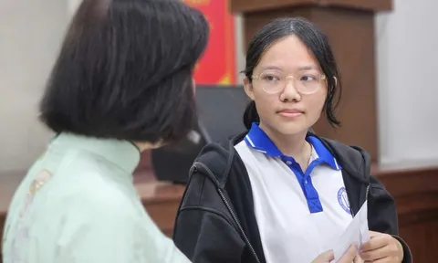 Xúc động nữ sinh Trường ĐH Y Dược TP HCM mang món quà đặc biệt về giỗ ba
