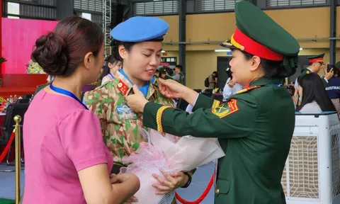 Hạnh phúc của gia đình, vinh quang của Tổ quốc trong màu áo mũ nồi xanh