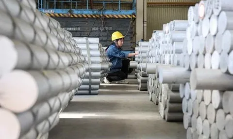 Giá vàng lập đỉnh hơn 3.750 USD/ounce, bạc cao nhất 14 năm: chuyên gia dự báo 'cơn sốt giá' sắp lan sang hai kim loại công nghiệp quan trọng