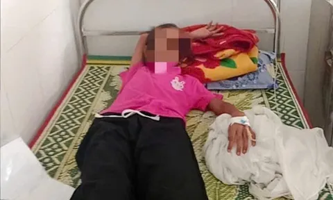 Sau bữa ăn sáng, 20 học sinh phải nhập viện cấp cứu