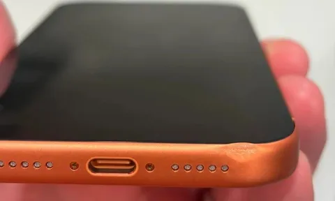 iPhone 17 Pro xước như một “món đồ nhái rẻ tiền”: Apple quá coi thường người dùng, sao cứ cố mua làm gì?