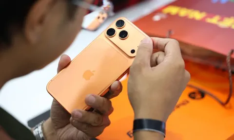 Lướt mạng xã hội giờ chỉ thấy một cảnh: "Pass nhanh" iPhone cũ, hẹn gặp lại ở "vũ trụ" iPhone 17