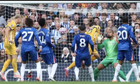 Chelsea thua thảm sân nhà, Liverpool nhận thất bại đầu mùa tại Ngoại hạng Anh