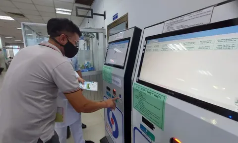 Người bệnh đi khám ở TP HCM không còn cảnh xếp hàng cầm hồ sơ