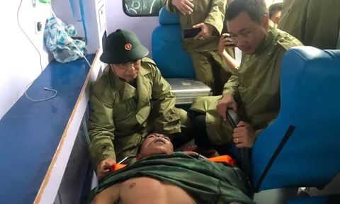 Cứu ngư dân gặp nạn ở biển Quảng Trị: Vượt sóng lớn cứu thêm 1 người