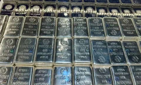 Giá bạc không ngừng tăng, người mua lãi bao nhiêu trong vòng 1 năm qua?